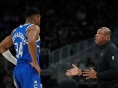 Doc Rivers de los Bucks dice que Giannis Antetokounmpo no tiene un calendario para regresar de una lesión en la pantorrilla
