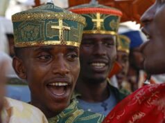 Tambores, cantos y celebraciones mientras los etíopes celebran el bautismo de Jesús