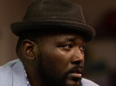 Raro quiste descubierto en la columna de Quinton Aaron después de una hospitalización reciente