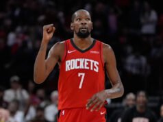 Los 32 puntos de Kevin Durant llevan a los Rockets a una victoria como visitantes por 111-104 sobre los Pistons