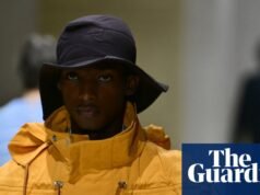 Prada se vuelve política mientras Dolce & Gabbana comete otro paso en falso racial en el desfile de moda masculina de Milán | Semana de la Moda de Milán