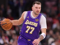 Luka Doncic anota 46 puntos en la victoria de los Lakers sobre los Bulls, casi un año después de ser traspasado