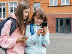 Los parlamentarios franceses votan a favor de un proyecto de ley que prohíbe las redes sociales a los menores de 15 años