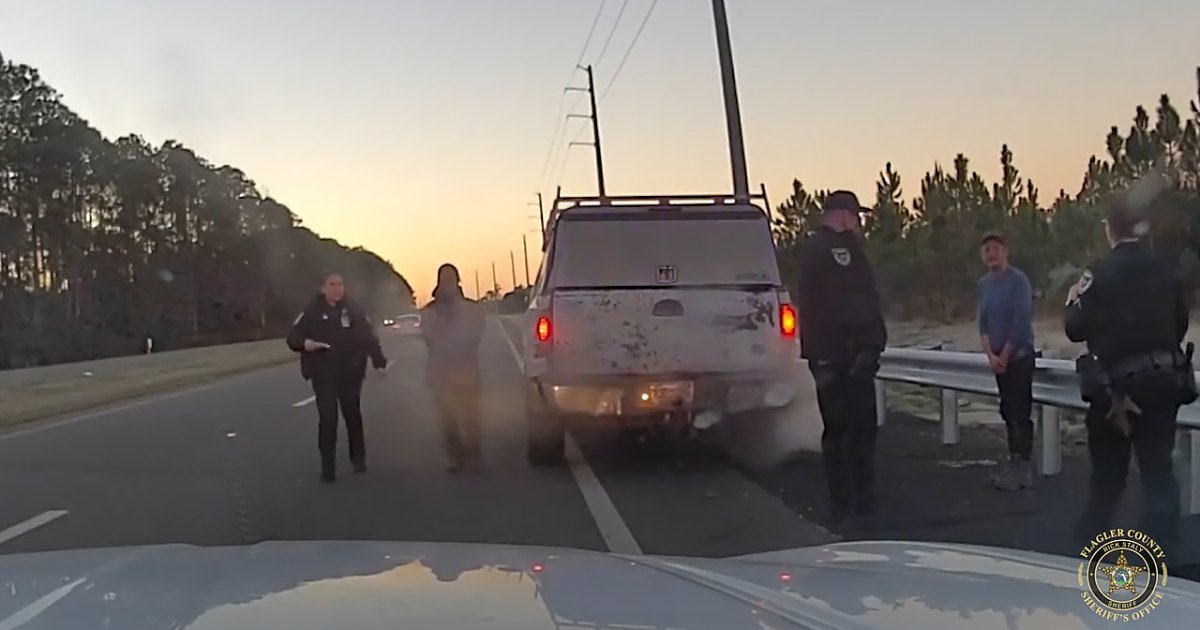 La policía detiene un automóvil para rescatar a un menor desaparecido de un delincuente sexual en Florida