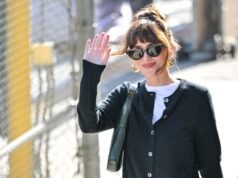 Los mocasines de $ 900 de Dakota Johnson nos hacen comprar esta versión de $ 60