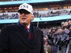 El presidente Trump considera que una orden ejecutiva afectará el partido de fútbol americano entre el ejército y la marina