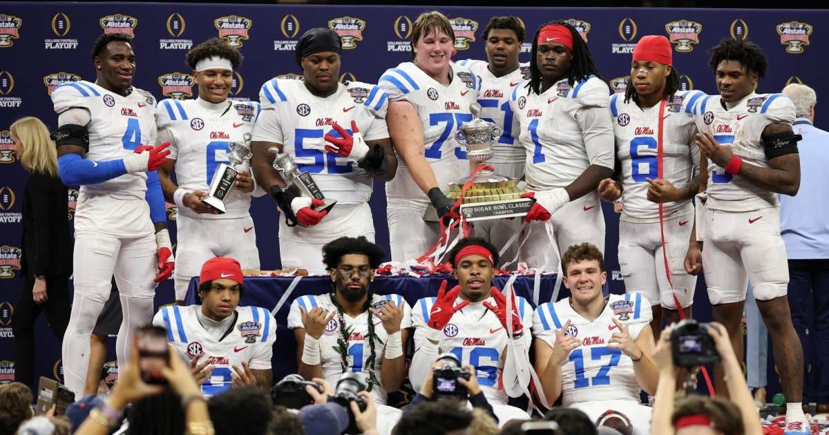 GettyImages-2254317365 La jugadora de Ole Miss critica al ex entrenador Lane Kiffin