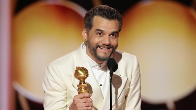Wagner-Moura-Golden-Globe-Win-2.jpg