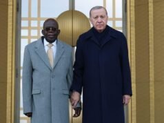 El presidente de Nigeria “en gran forma” tras caerse durante una recepción en Türkiye