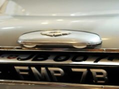 Piezas de Bentley y matrículas giratorias se utilizaron para contrabandear 6 millones de cigarrillos al Reino Unido, dice la policía