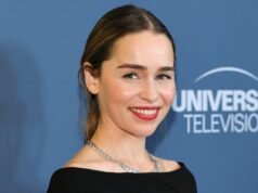 El secreto de cuidado personal de Emilia Clarke incluye un baño y este polvo