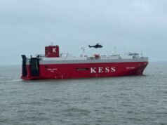 Un carguero averiado en ruta hacia un puerto alemán