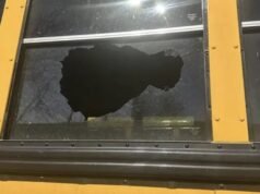 Un hombre arrojó piedras contra un autobús escolar de Nueva Jersey y le fracturó el cráneo a un niño de 8 años