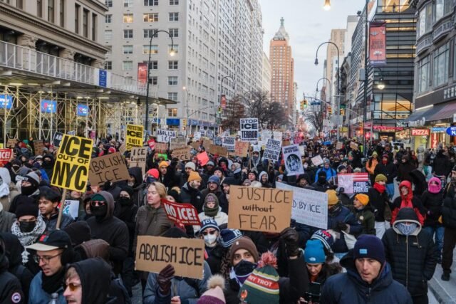 people-protesting-ice-march-union-119623200.jpg