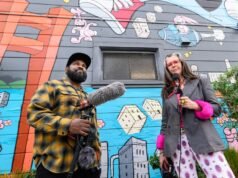 “‘El podcast Ear Hustle obtuvo el perdón del presentador “. Ver un espectáculo en vivo en Los Ángeles