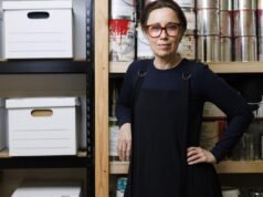 Kathryn Andrews perdió dos casas en incendios en Los Ángeles y luego recaudó 1,74 millones de dólares para artistas