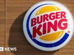 Burger King lanza auriculares con inteligencia artificial que rastrean la “amabilidad” de los empleados