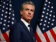 Gavin Newsom es ridiculizado por describirse desesperadamente a sí mismo como alguien que vivió una infancia difícil y sin un centavo en sus nuevas memorias… a pesar de las conexiones millonarias de su familia.