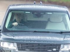 Andrew Mountbatten-Windsor sale a la carretera en solitario después de una mayor humillación en el caso Epstein y pide a la policía que investigue sus vínculos con TRES nuevas víctimas, mientras se revelan los crudos comentarios de Fergie sobre la vida sexual de Eugenie y los llamamientos al pedófilo estadounidense para “casarse con ella”.