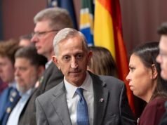 El alcalde de Portland pide a todos los agentes de ICE que renuncien después de que una niña entre los manifestantes fuera rociada con un agente químico durante una ‘protesta pacífica diurna’