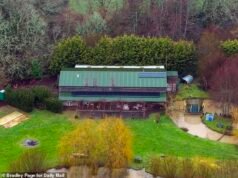 Un granjero cristiano que en secreto convirtió un granero en un escondite y vivía con ganado será desalojado después de que un vecino de 98 años se queja