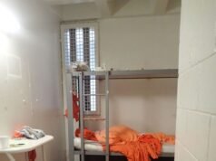 El médico de la autopsia de Jeffrey Epstein dice que el pedófilo fue estrangulado, NO ahorcado