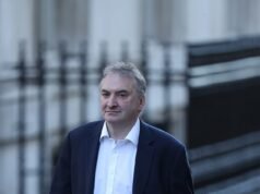 Starmer ‘ordena personalmente’ un pago de 260.000 libras esterlinas para el jefe de la función pública que eligió para ‘recablear el estado’ hace apenas 14 meses… así que ahora ¿forzará el nombramiento de un mandarín que ha enfrentado acusaciones de intimidación?