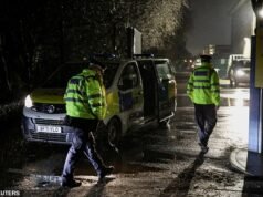 Exalumno de 13 años acusado de apuñalar a dos niños en una escuela del norte de Londres, arrestado tras ser visto en una mezquita