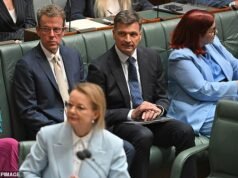 Angus Taylor dimite de la bancada liberal, lo que provoca un desafío al liderazgo de Sussan Ley