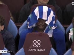 El objetivo del Man United está inconsolable cuando su partido termina después de solo 22 minutos, ya que Fabian Hurzeler insiste en que no tuvo más remedio que atrapar al joven, pero la salida anticipada allana el camino para la historia de la Premier League.