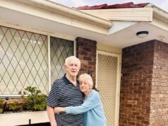 Una agencia gubernamental creada para ayudarlos invita a una pareja de ancianos que ya no puede permitirse alquilar su casa a dormir en su RCA.