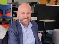 Impactante actualización sobre un alto ejecutivo que arrojó una silla y noqueó a un compañero de trabajo en un popular club de striptease