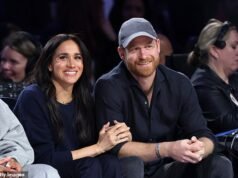 Meghan Markle se acerca al Príncipe Harry mientras disfrutan de una cita nocturna en el Juego de Estrellas de la NBA durante el fin de semana del Día de San Valentín.