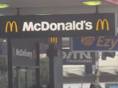 Estalla una pelea impactante afuera de McDonald’s después de que dos niñas se unen contra la víctima, mientras las ‘bandas de niñas’ aterrorizan a Maroubra