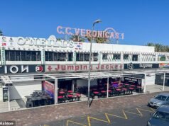 Un británico de 18 años lucha por su vida en Tenerife tras ser apuñalado mientras perseguía al ladrón que le robó el teléfono a su amigo