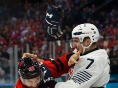 Su propio país prohíbe al atleta olímpico de invierno competir en Milán después de pelear con su oponente en un acalorado partido de hockey.