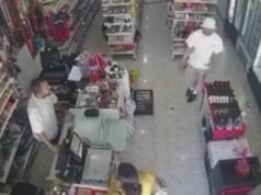 Imágenes escalofriantes capturan el momento en que el apuñalamiento aleatorio de una mujer deja a una muerta, mientras surgen nuevos detalles sobre el atacante