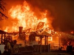 Los supervivientes de los incendios forestales de Los Ángeles se ven obligados a pagar 40.000 dólares para volver a conectar sus hogares a las líneas eléctricas