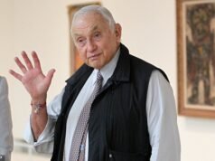 Les Wexner, el multimillonario que apoya a Epstein, es incendiado por legisladores porque afirma que el “malvado” pedófilo “me estafó con millones”