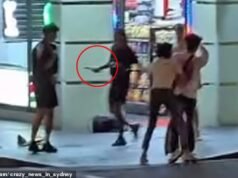 Impactante ataque aleatorio con martillo en Sydney CBD captado por la cámara, mientras la víctima envía un mensaje a Australia