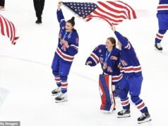 El equipo de EE. UU. es ‘el mejor hockey femenino de todos los tiempos’ y se regocija con el oro después de vencer a Canadá