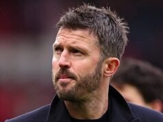 Michael Carrick le dice a Roy Keane y compañía que no le importa lo que digan mientras pronuncia su gran discurso para convertirse en jefe A TIEMPO COMPLETO del Man United en “el papel definitivo”.
