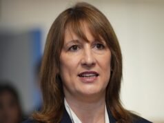 Los aumentos de impuestos de Rachel Reeves la ayudan a lograr un superávit presupuestario récord, pero la canciller aún supervisa el quinto endeudamiento más alto registrado