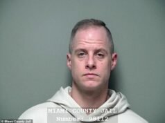 Concursante de American Idol convertido en cristiano devoto acusado de asesinar a su esposa, una maestra, en su casa de Ohio mientras sus hijos dormían