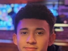 Un ciudadano estadounidense de 23 años fue asesinado a tiros por un agente de ICE casi un año ANTES de que Renee Good y Alex Pretti… y todo ha permanecido en secreto hasta ahora.