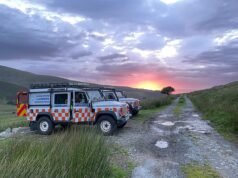 Dos cuerpos encontrados en Snowdonia en busca de hombres desaparecidos, de 19 y 20 años, mientras el equipo de rescate de montaña lucha contra la nieve y el hielo