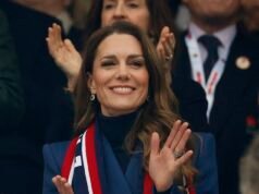 Kate mantiene la calma y continúa: la Princesa de Gales anima a Inglaterra en el partido de rugby de las Seis Naciones mientras la familia real se recupera del arresto de Andrew