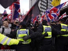 La policía arresta a seis mientras estalla la violencia entre la Primera Marcha de extrema derecha británica y los contramanifestantes