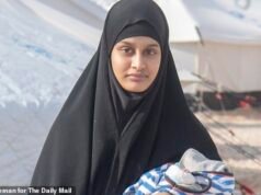 Shamima Begum ‘regresa a Gran Bretaña utilizando contrabandistas’: la novia del EI ‘reparadora’ envía mensajes de texto ‘pidiendo dinero para poder huir de Siria y forzar la deportación al Reino Unido’