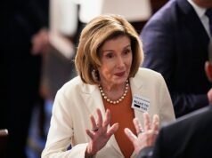 Trump se burla sin piedad de Nancy Pelosi por acusaciones de uso de información privilegiada… e incluso los demócratas están de acuerdo
